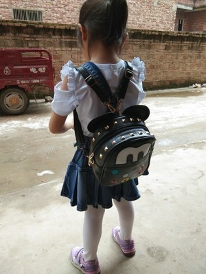 Παιδικό σακίδιο με διακοσμητικά μεταλλικά στοιχεία για κορίτσια σε 2 μοντέλα