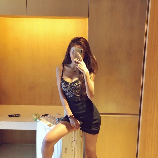 Γυναικεία κοντό μαύρο φόρεμα