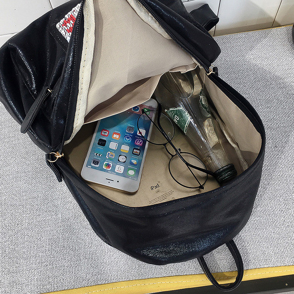 Παιδικό σακίδιο με επιγραφή κατάλληλο για τη καθημερινή ζωή σε διάφορα χρώματα