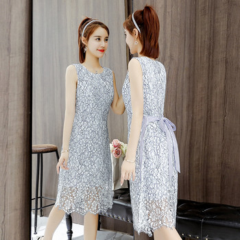 Μακρύ φόρεμα γυναικείο με δαντέλα και ζώνη γύρω από τη μέση