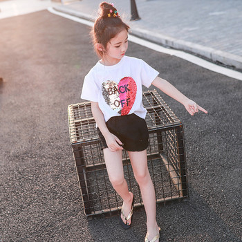 Детска тениска за момиче с надпис и пайети в бял и черен цвят