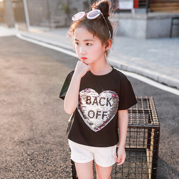 Παιδικό μπλουζάκι για κορίτσια με επιγραφές και πούλιες σε λευκό και μαύρο χρώμα