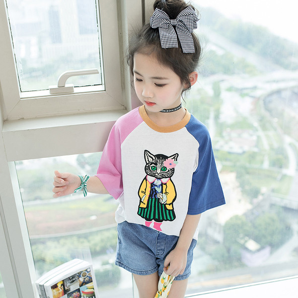 Μοντέρνο παιδικό μπλουζάκι  σε λευκό με εφαρμογές