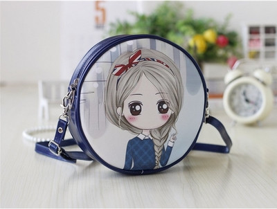 Geanta mica rotunda cu diverse aplicatii potrivita pentru fete