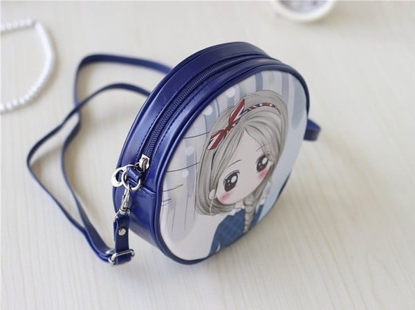 Geanta mica rotunda cu diverse aplicatii potrivita pentru fete