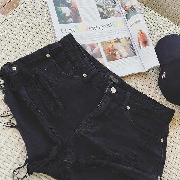 Pantaloni scurți de damă din denim în două culori