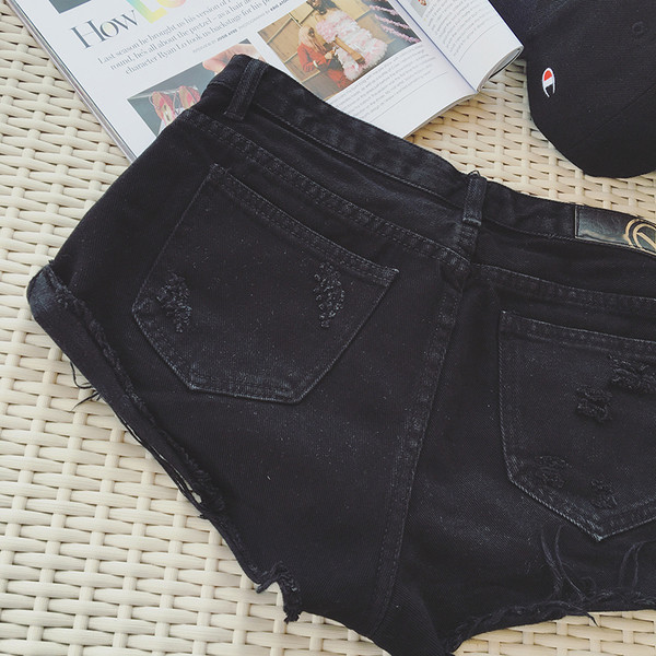 Pantaloni scurți de damă din denim în două culori