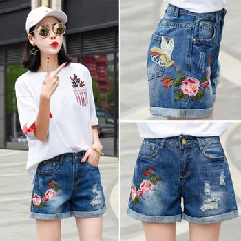 Σύντομα παντελόνια denim  με floral κεντήματα