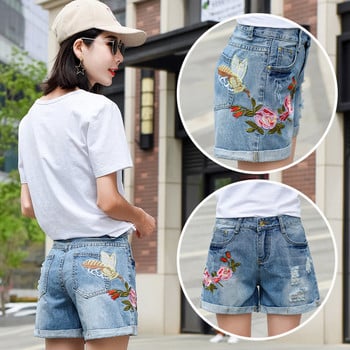 Σύντομα παντελόνια denim  με floral κεντήματα