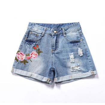 Σύντομα παντελόνια denim  με floral κεντήματα