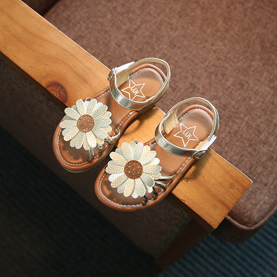 Удобни детски сандали за момичета с флорални мотиви в три цвята
