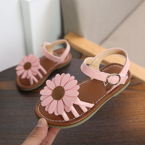 Άνετα παιδικά σανδάλια για κορίτσια με φυτικά μοτίβα σε τρία χρώματα