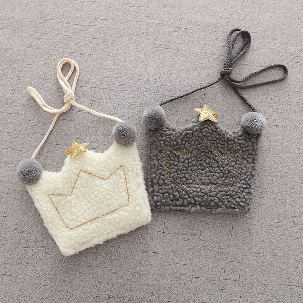 Geanta mica pentru copii cu decor 3D si maner lung pentru fete