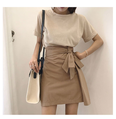 Κομψή γυναικεία φούστα με υψηλή μέση και κορδέλα στη μέση