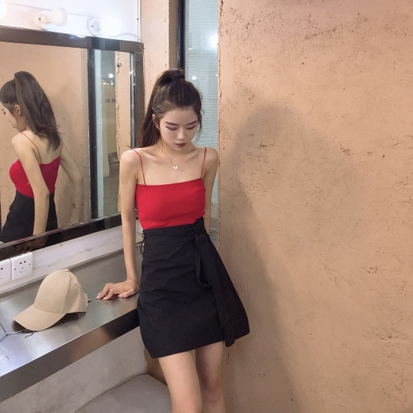 Κομψή γυναικεία φούστα με υψηλή μέση και κορδέλα στη μέση