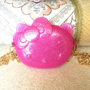 Ενδιαφέρουσα τσάντα σιλικόνηςν με αλυσίδα σε διαφορετικά χρώματα