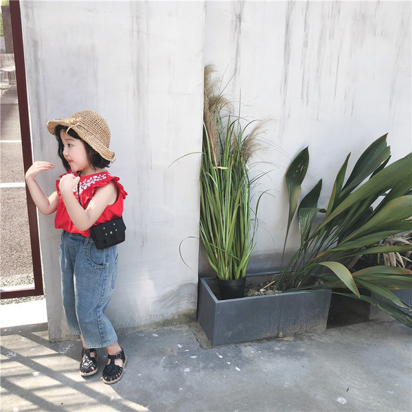 Παιδικό μπλουζάκι για  κορίτσι με κεντήματα και βολάν 