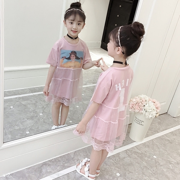 Μοντέρνο παιδικό φόρεμα με εφαρμογή και δαντέλα σε διάφορα χρώματα