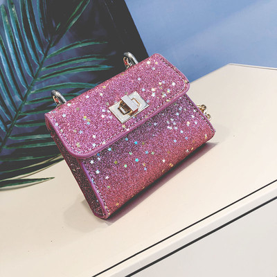 Παιδική τσάντα με αλυσίδα και γυαλιστερή επιφάνεια για κορίτσια