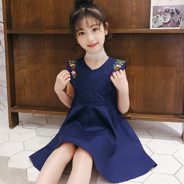 Rochie moderna pentru copii cu motive florale in doua culori