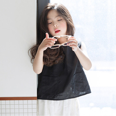 Κομψό παιδικό αμάνικο σε μαύρο χρώμα με ανοικτή πλάτη και κουμπιά