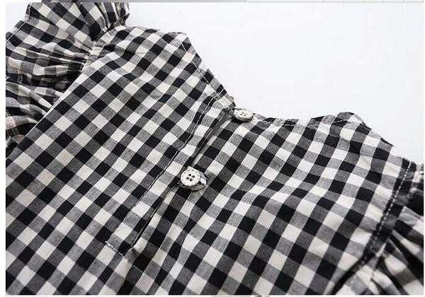 Bluză pentru copii în carouri pentru o fată cu panglică