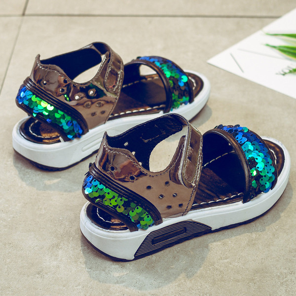 Παιδικά σανδάλια για κορίτσια με πούλιες σε τρία χρώματα