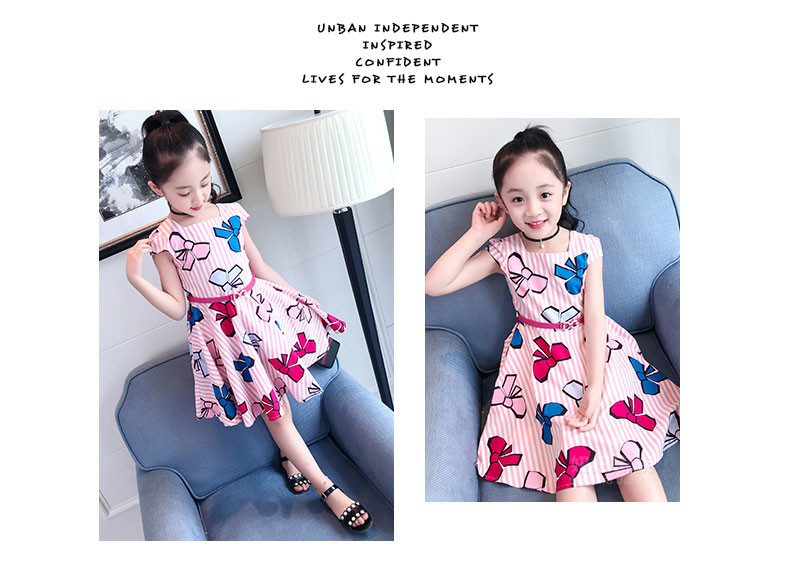 HIT Rochie modernă pentru copii croiată cu aplicație colorată