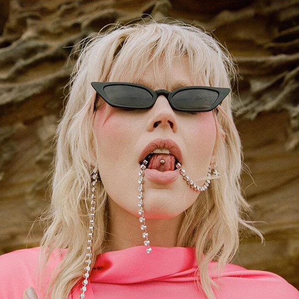 Γυναικέια  γυαλιάν σε διάφορα χρώματα