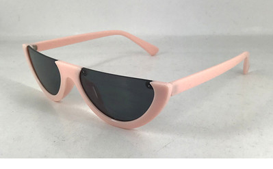 Ochelari de soare non-standard pentru femei în diferite culori