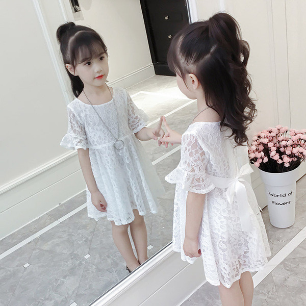 Rochie modernă pentru copii din dantelă cu mâneci scurte