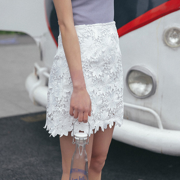 Fusta scurta dama din dantela cu talie inalta