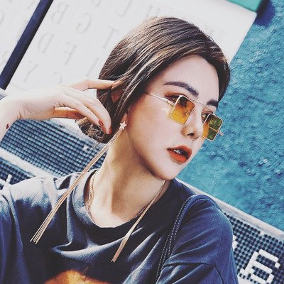 Τετράγωνα γυναικεία γυαλιά σε διάφορα χρώματα