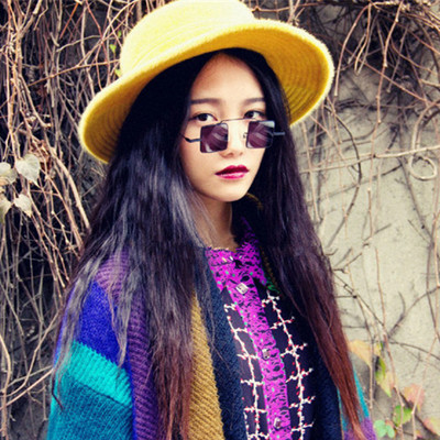 Τετράγωνα γυναικεία γυαλιά σε διάφορα χρώματα