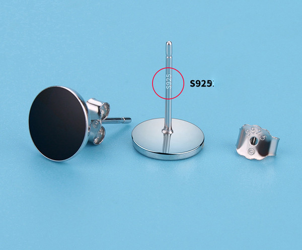 Σκουλαρίκια σε διάφορα μοντέλα