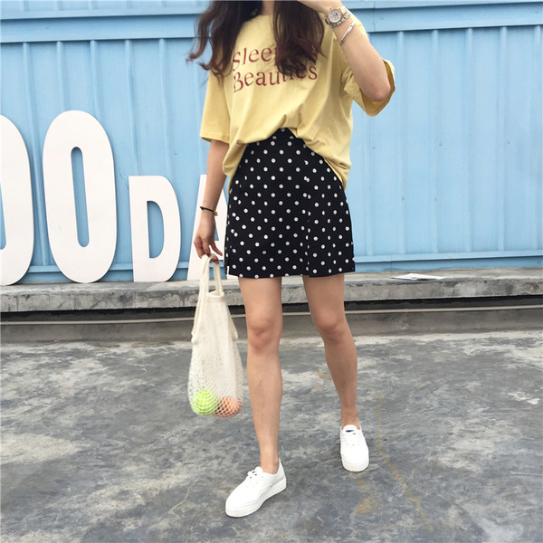 Fusta scurta de dama neagra cu puncte albe