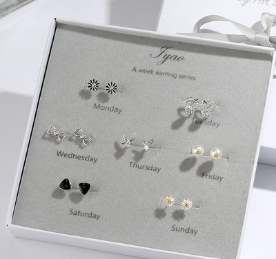 Σετ απαλών σκουλαρικιών σε διαφορετικά σχέδια