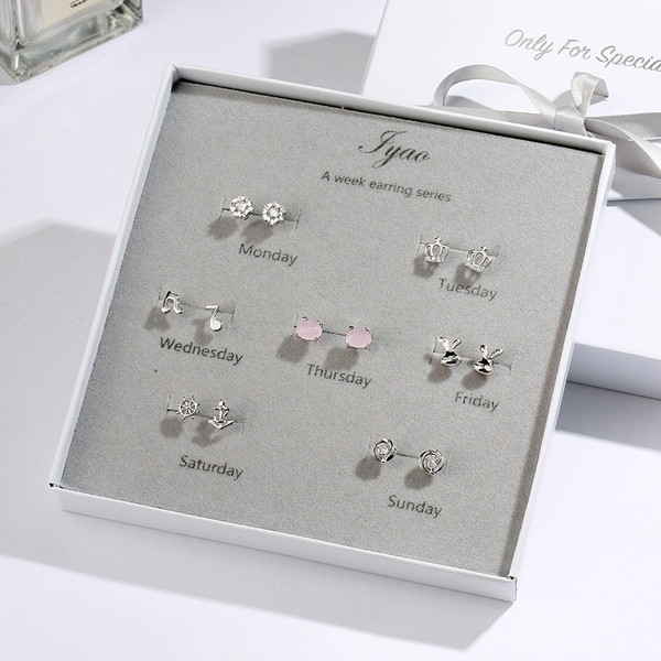 Σετ απαλών σκουλαρικιών σε διαφορετικά σχέδια