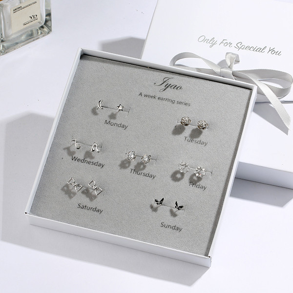 Σετ απαλών σκουλαρικιών σε διαφορετικά σχέδια