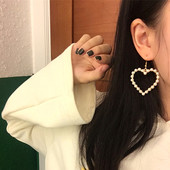 Szív alakú női fülbevaló dekorgyöngyökkel, két színben