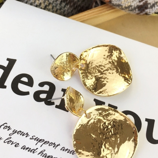 Cercei eleganti de dama in culoare aurie