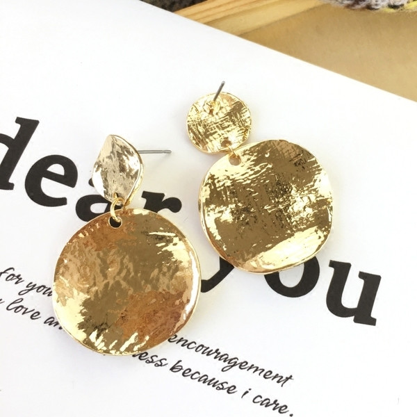 Cercei eleganti de dama in culoare aurie