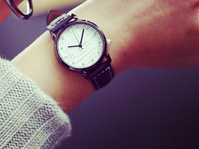 Ceas zilnic potrivit pentru bărbați și femei