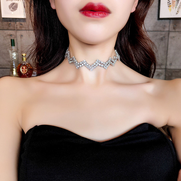 Colier de dama modern cu pietre