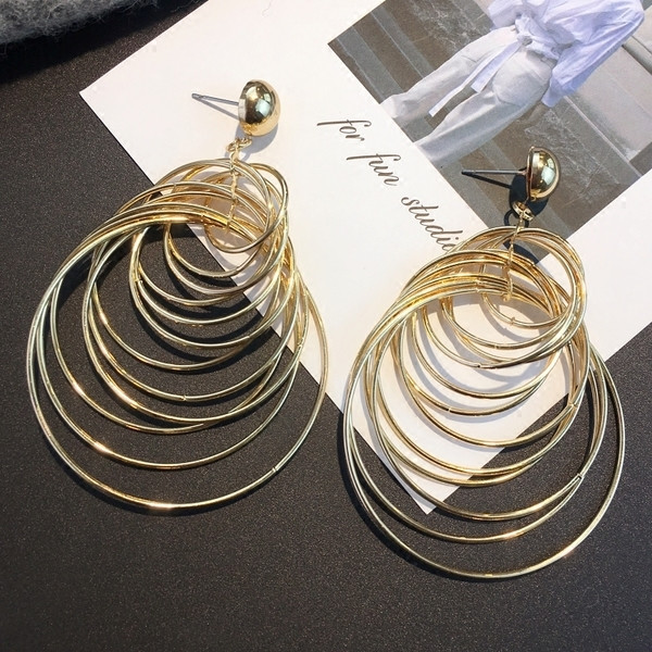 Cercei de dama de culoare aurie si forma rotunda