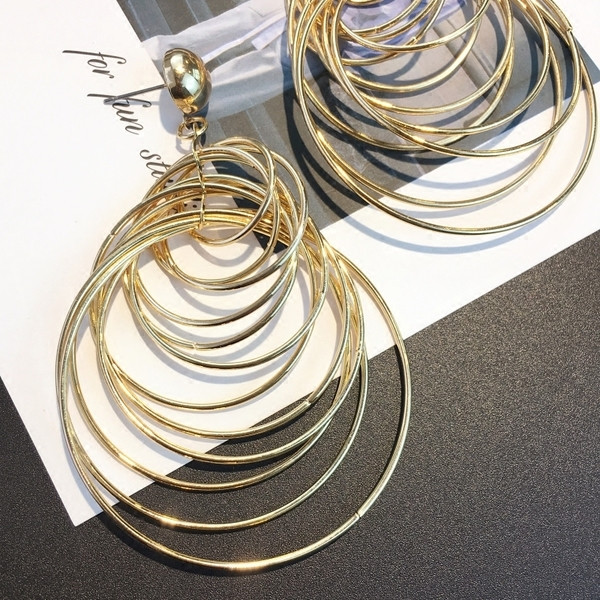 Cercei de dama de culoare aurie si forma rotunda