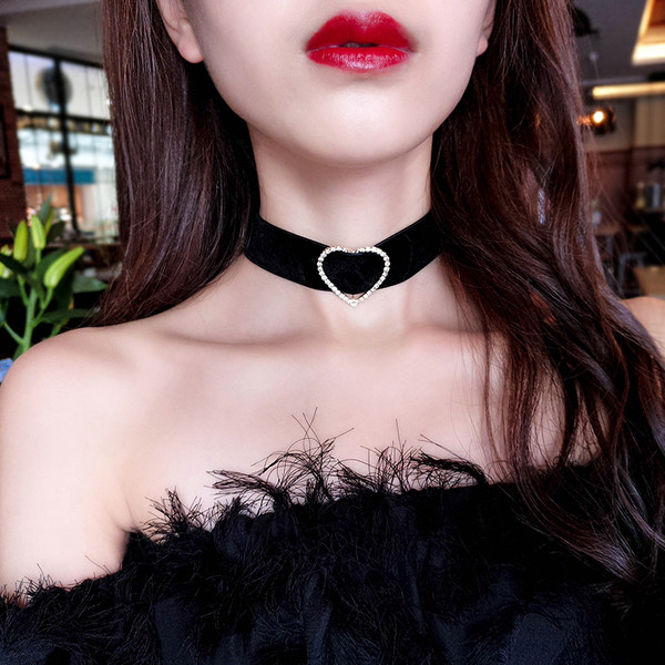 Γυναικείο κολιέ τσόκαρ απο βελούδο 