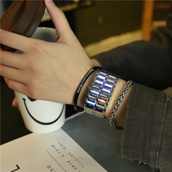 Ceas modern pentru bărbați în culoare închisă și deschisă