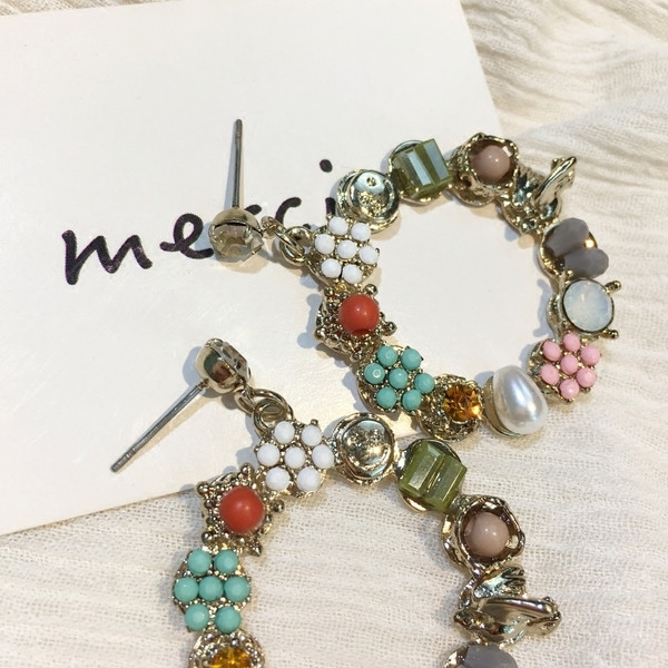 Цветни дамски обеци в кръгла форма