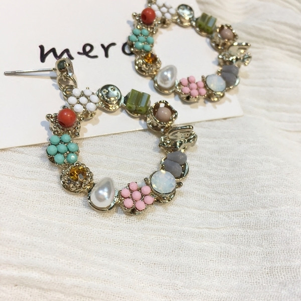 Цветни дамски обеци в кръгла форма